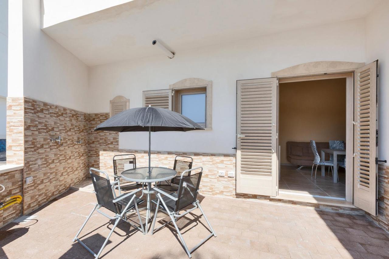 Villino Vanessa By Barbarhouse Torre Lapillo Exterior foto